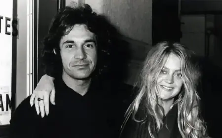 Goldie Hawn Discusses Challenges of Raising Kate and Oliver Hudson Alone