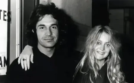 Goldie Hawn Opens Up About Raising Kate and Oliver Hudson Solo