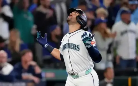 Slugger Suarez Signs One-Year Deal with the Reds