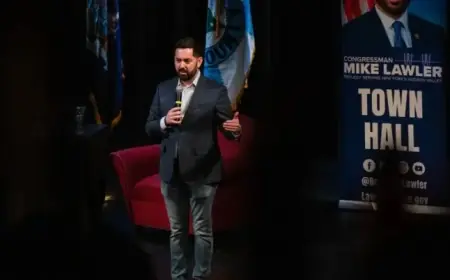 N.Y. Swing District Republican Faces Boisterous Town Hall Reception