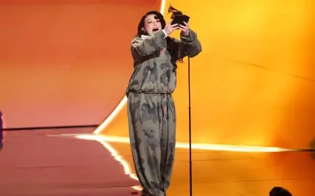 Lola Young at the Grammys 2026: “Messy” Wins Best Pop Solo Performance After a Comeback-Fueled Awards Night