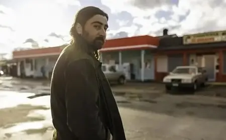 Noah Kahan Unveils “The Great Divide” Video at the Grammys