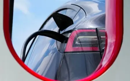 Ottawa Plans to Revive EV Incentives in Auto Strategy, Sources Say