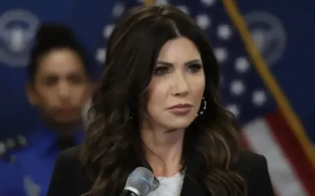 Federal Judge Halts Noem’s Bid to Restrict Congress at ICE Facilities