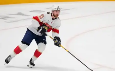 Panthers’ Bennett Exits Early Due to Upper-Body Injury