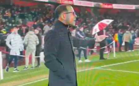 Liam Rosenior’s Fiery Outburst at Arsenal Stars Captured Before Chelsea Match