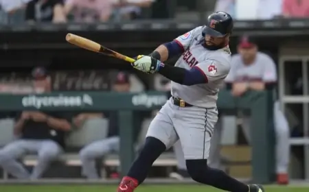 Diamondbacks Pursue Free Agent 1B Carlos Santana