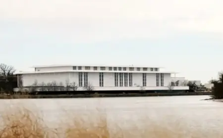 Trump’s Kennedy Center Closure Plan Shocks Workers and Performers