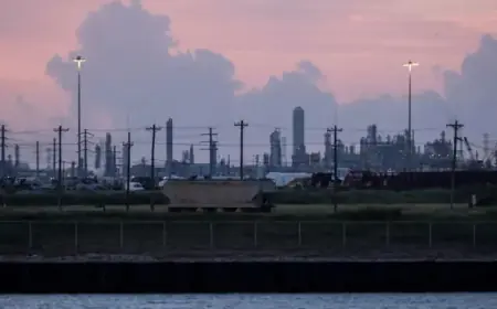 US Refiners Grapple with Unexpected Venezuelan Oil Import Surge
