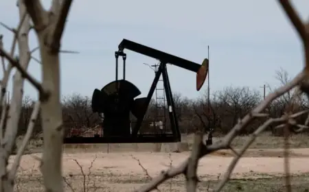 Oil Prices Drop Over 1% as US-Iran Talks Ease Supply Concerns