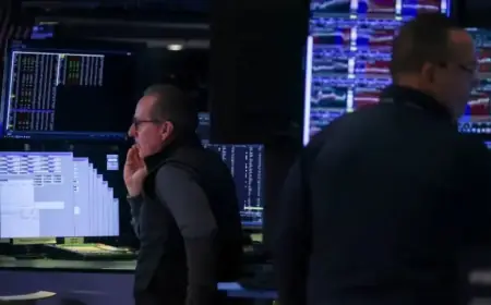 Stocks Plunge Amid Weak Labor Data and AI Worries