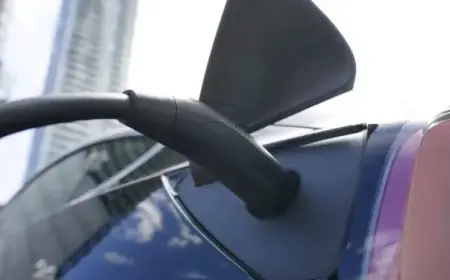 Ottawa Plans to Eliminate EV Mandate in New Auto Strategy: Sources