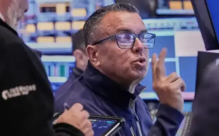 Tech Stocks and Bitcoin Plunge Shake Wall Street