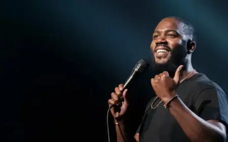 ‘Mo Gilligan: In the Moment’ Review – Unmatched Evolution in Musical Comedy