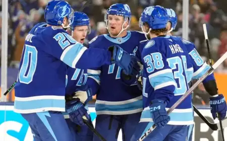 Lightning’s Historic Four-Goal Comeback Shocks Bruins at NHL Stadium Series