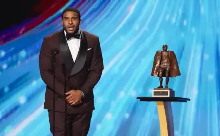 Commanders’ Bobby Wagner Wins 2025 Walter Payton NFL Man of the Year