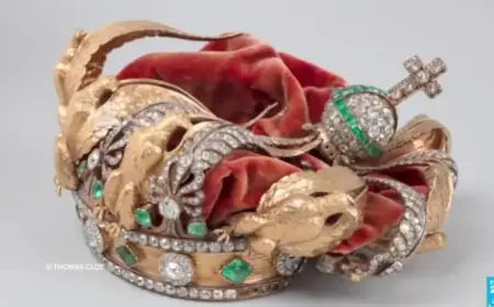 Louvre Thieves Crumple Dropped Crown