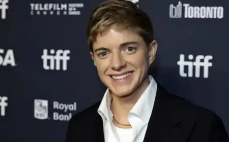 Mae Martin Secures Exclusive First-Look Deal with Netflix