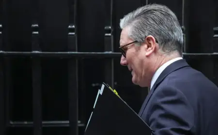 Starmer Appears Uncertain, Struggling with Self-Perception