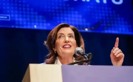 Hochul Targets Trump in Winning N.Y. Democrats’ Nomination