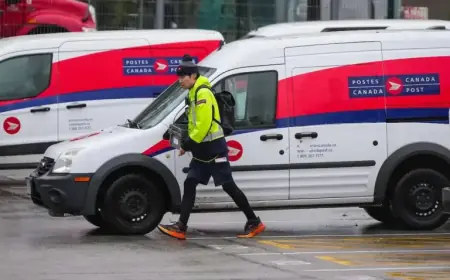 Ottawa Grants Canada Post $1 Billion for Urgent Reforms