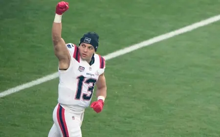 Mack Hollins’ Super Bowl outfit and barefoot routine steal pregame spotlight