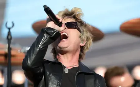 Green Day Rocks Super Bowl LX with Energetic “American Idiot” Medley