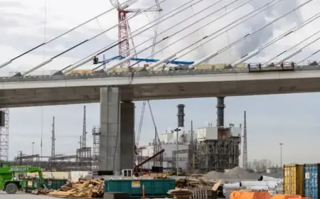 Trump Threatens to Block US-Canada Bridge Opening, Calls for Ottawa Talks