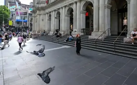 Melbourne Shoppers Abandon Once-Popular CBD Icon