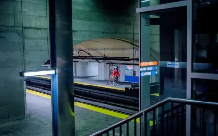 Montreal Metro System Halted Entirely