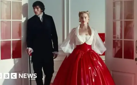 Margot Robbie, Jacob Elordi’s ‘Wuthering Heights’ Divides Critics – BBC