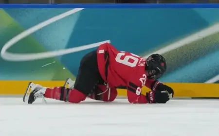 Top Women’s Hockey Player Suffers Unexpected Injury