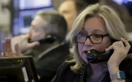 S&P 500, Nasdaq Fall as Economic Data, Earnings Take Center Stage