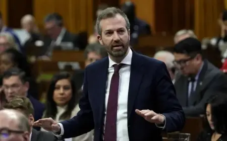 Loans to Canada Post Not a ‘Long-Term Solution,’ Says Procurement Minister