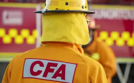 Melbourne Grass Fire Engulfs Caravans, Spreads Rapidly in Northwest