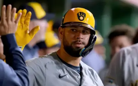 Veteran Catcher Sanchez Rejoins Brewers, Report Confirms