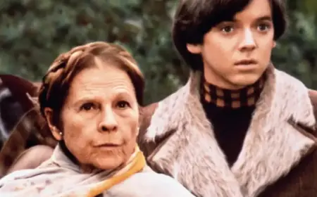 “Harold and Maude Star Bud Cort Dies at Age 77”