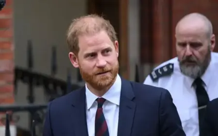 Ex-Daily Mail Editor Defends Reporters Vigorously at Hacking Trial