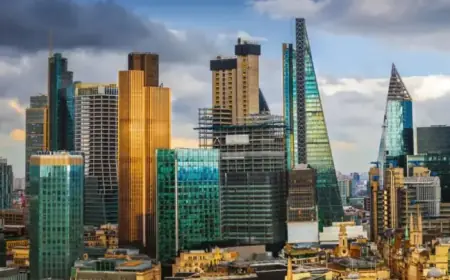 FTSE 100 to Hit Record Open Amid Underwhelming GDP Growth Forecast