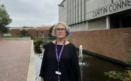 Curtin Students Begin Year Without On-Campus Lecturers; Swan River Shark Alert Issued