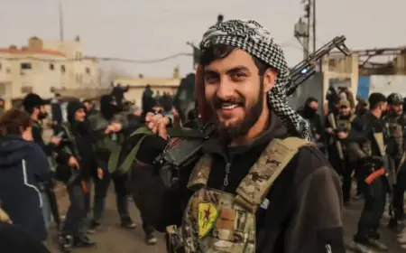 US Relocates ISIL Detainees to Iraq Amid Syria Base Reduction