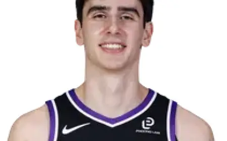 Maxime Raynaud Shines with Impressive Double-Double in Defeat