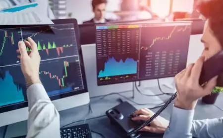 FTSE 100 Dips as London Stocks Decline, US Futures Tumble