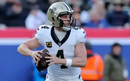 Derek Carr Responds to Retirement Comeback Reports