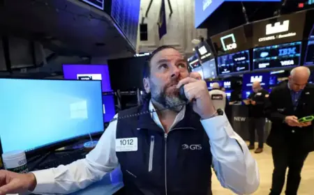 Tech Selloff Overshadows Inflation Relief, Driving Wall St Toward Weekly Losses