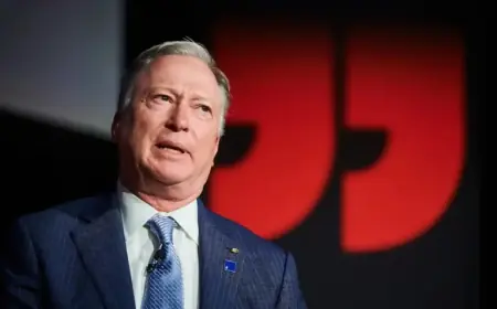 Enbridge Declines Development Risk for Alberta Pipeline Project