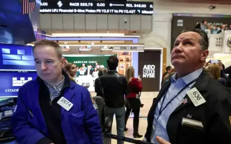 AI Fear Grips U.S. Sectors from Software to Real Estate