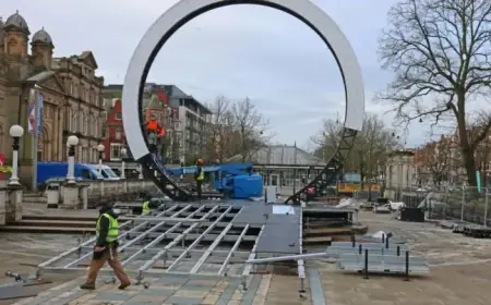 Seaside Town Draws Thousands for Major Spectacle