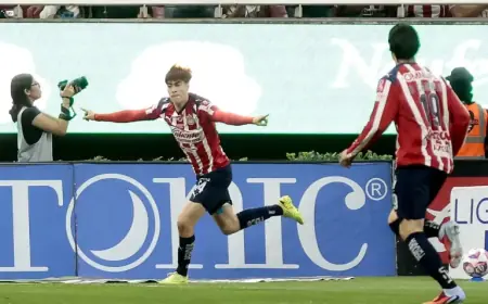 Hormiga González Scores Stunning Goal in National Classic