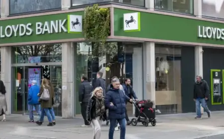 Santander, NatWest, Lloyds to Close 208 Bank Branches in 2026 – Dates Revealed